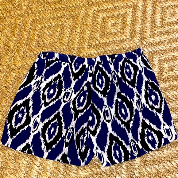 SOLD Amour Vert 100% Silk Aztec Print Elastic Waist Short - Picture 3 of 7